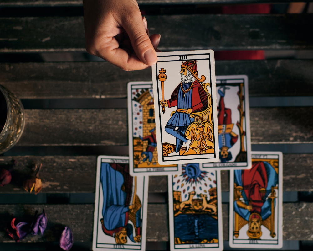 Расклад Таро «Семь рун» на общую ситуацию