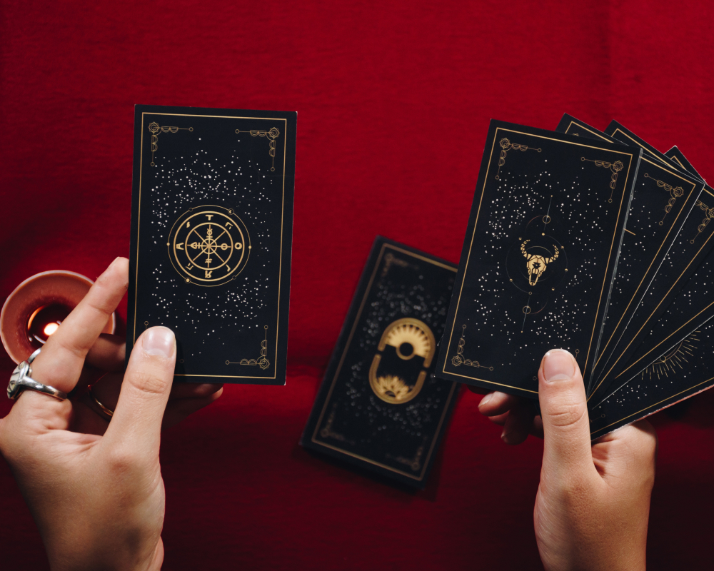 Авторский расклад Таро «Запрет на счастье»