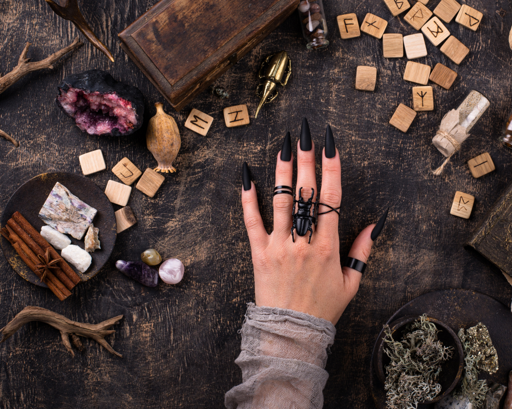 Рунический расклад на 2026 год от Киры Камус